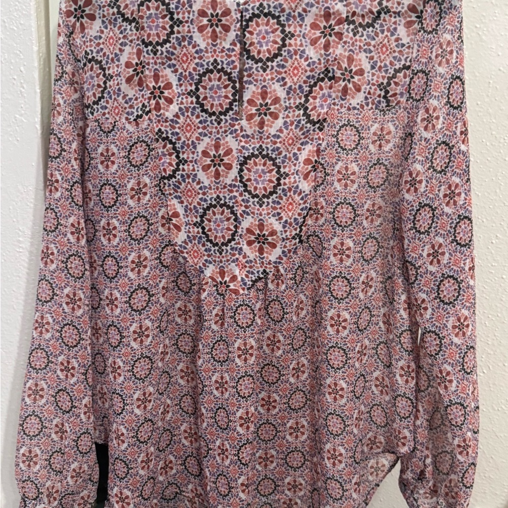 Violet & Claire Pink and Navy Mosaic Floral Button-Front Blouse